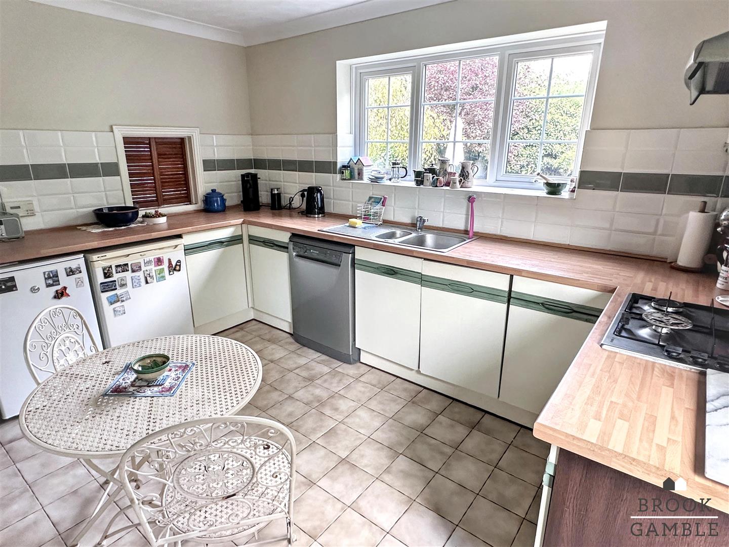 4 Bedroom House - Detached. Greenway in Eastbourne, 10